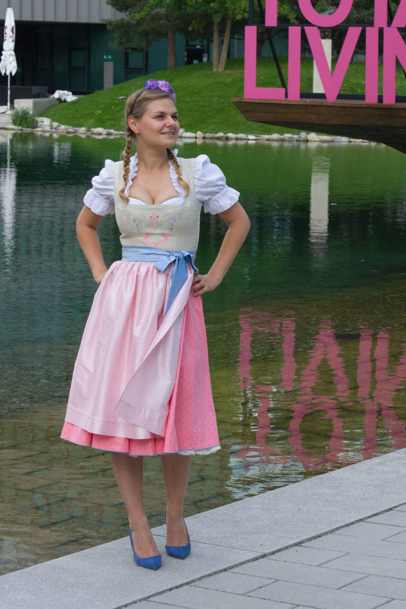 yellowgirl_dirndl_outfit_1