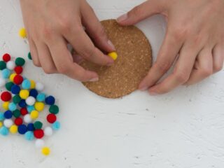 DIY Pom Pom Untersetzer